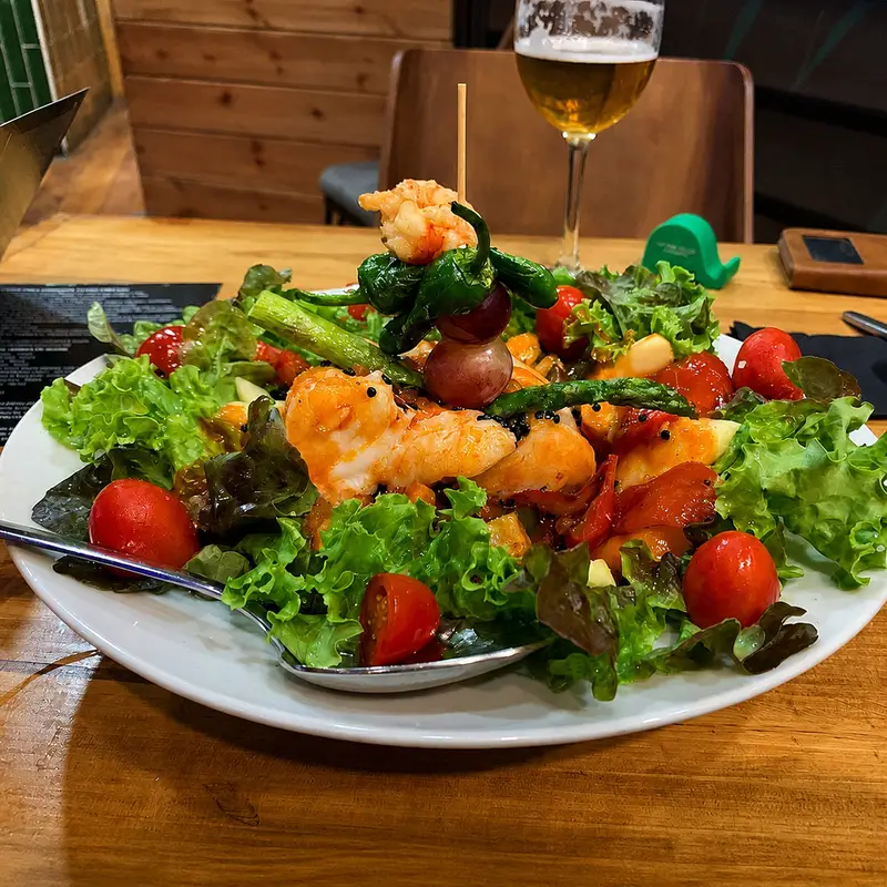 Ensalada marinera con langostinos en Real 31 Almería